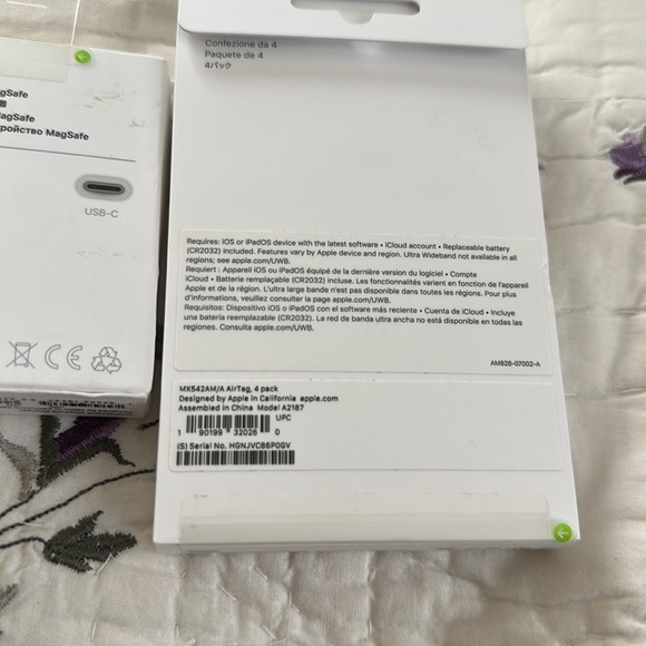 Apple AirTags MagSafe Charger Bundle - Picture 4 of 9